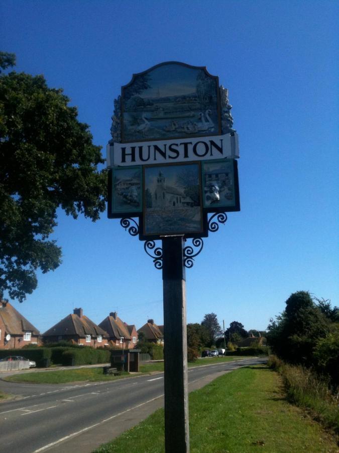 Hunston Mill Self Catering Dog Stay For Free Chichester Oda fotoğraf